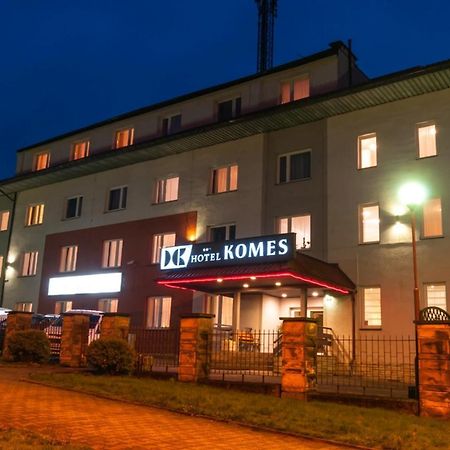 Hotel Komes Скаржиско-Камєнна Екстер'єр фото