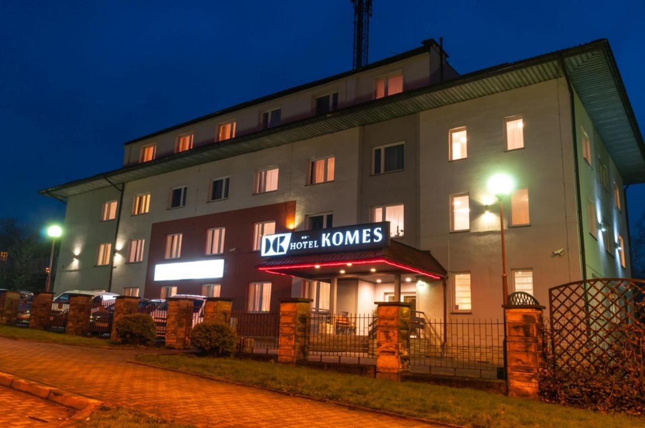 Hotel Komes Скаржиско-Камєнна Екстер'єр фото